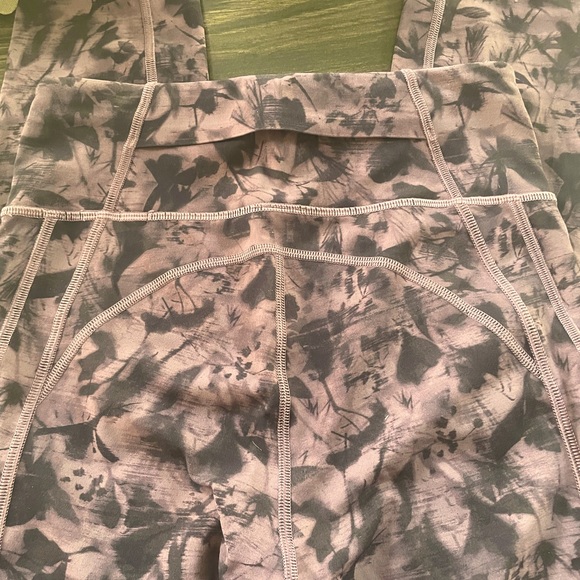 🍋Lululemon Floral Align Leggings in Size 4 - Picture 8 of 11